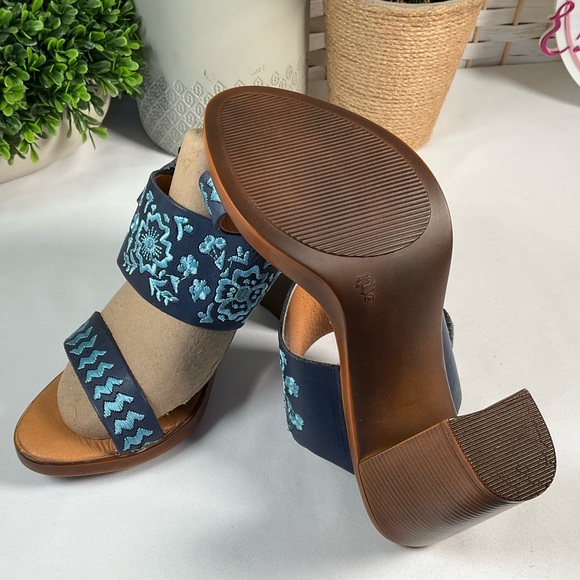 Agave Girl Boutique Premium Leather Yolanda Heels in Blue- 7 (24) - Picture 2 of 4